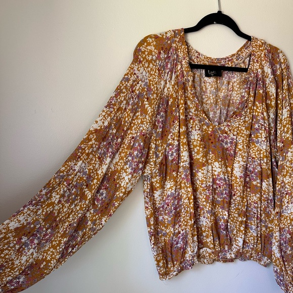 Floral top - Picture 3 of 3